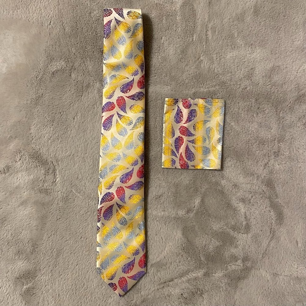 Barcelona tie w/Pocket Square